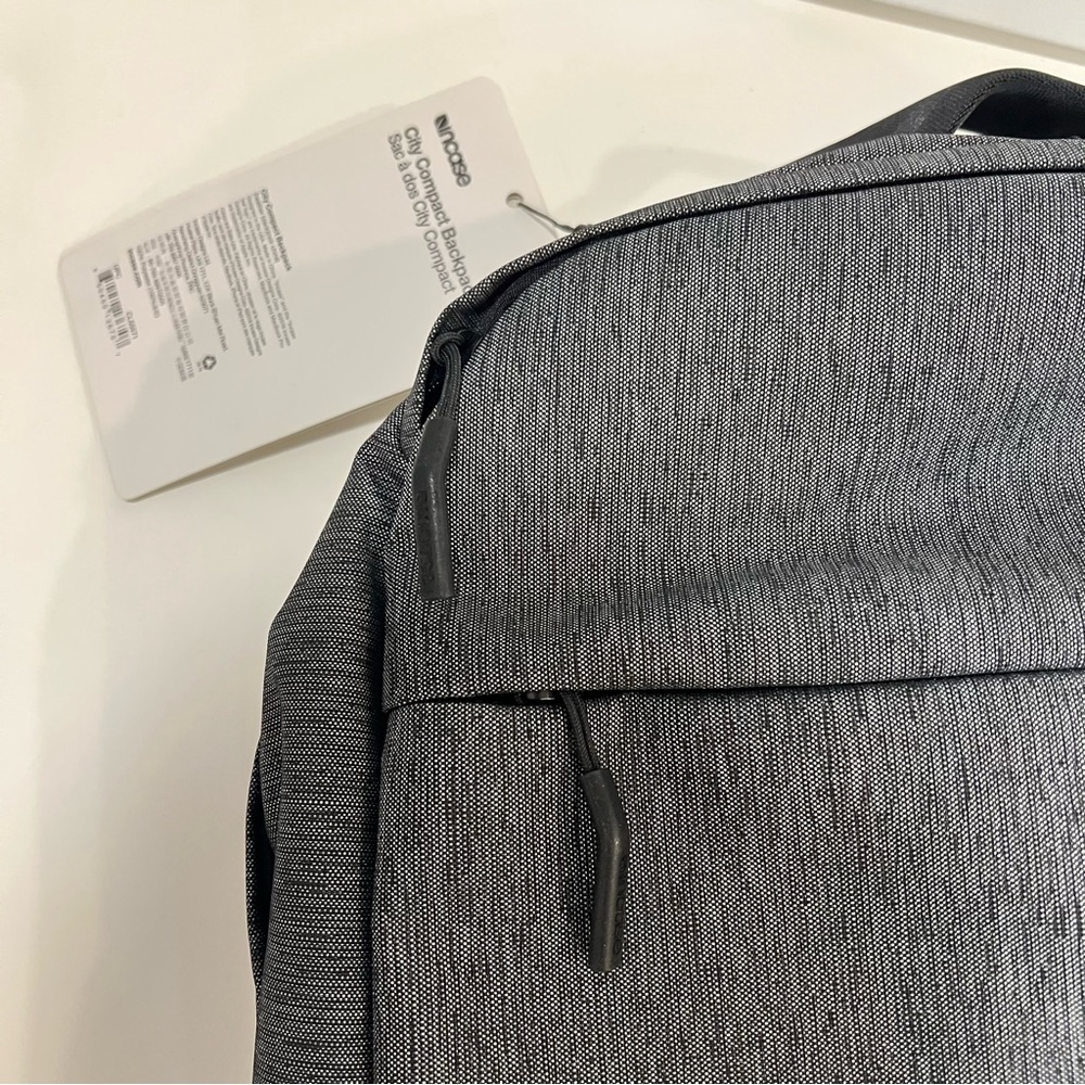 Incase City Compact Backpack for MacBook In Grey Color - New With Tag - Reemoly - Picture 3 of 14